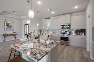 Kitchen Photo 2