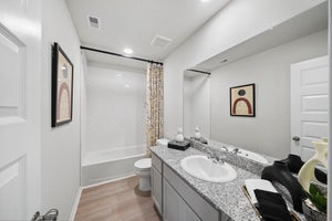 Secondary Bath Photo 3